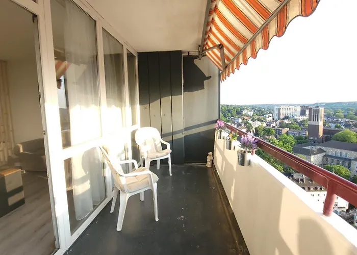 Grosse 3-Zimmer Wohnung, Zentrale Lage.